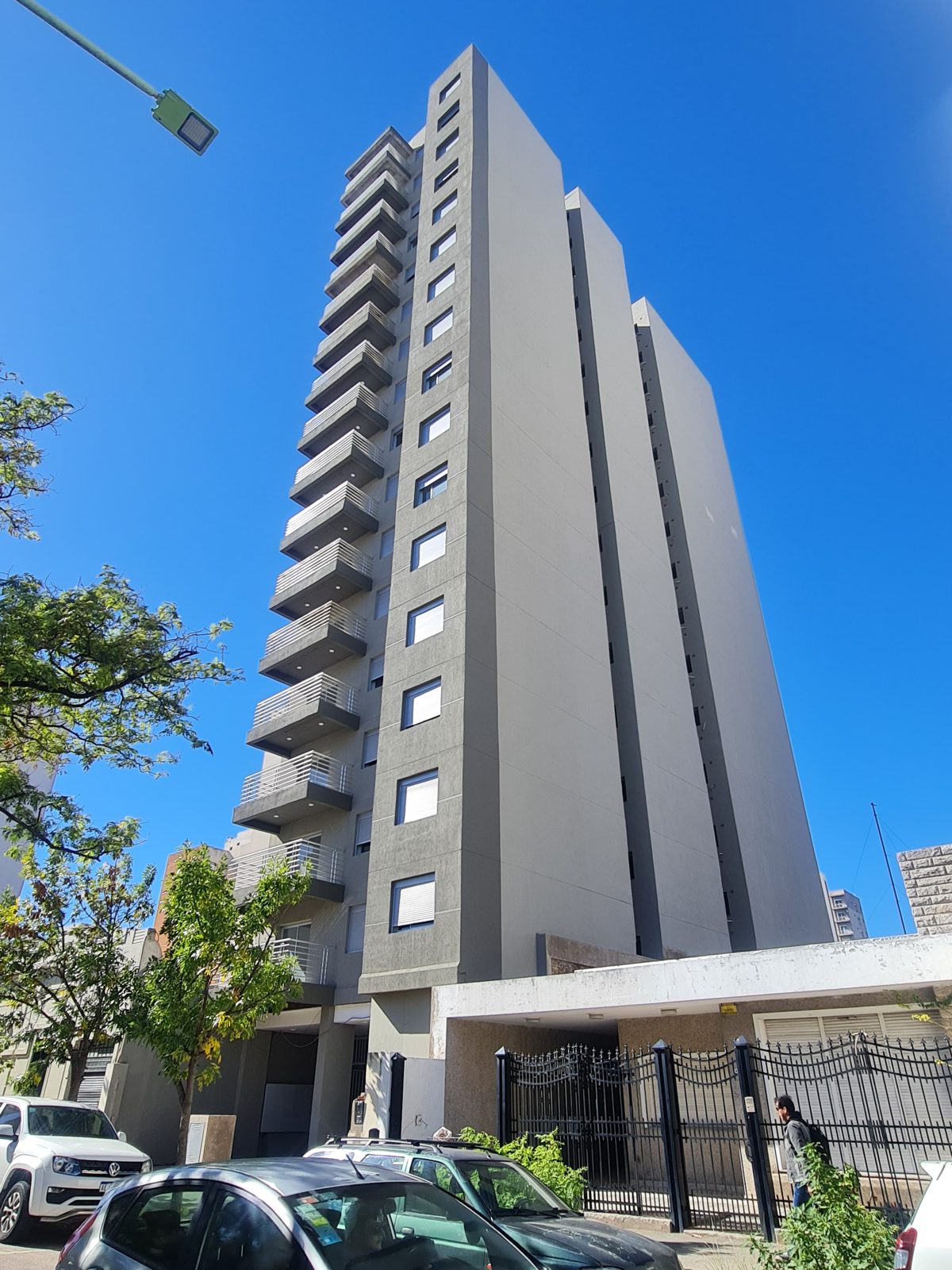 Edificio Caronti 65 — obra de IL PICHENO